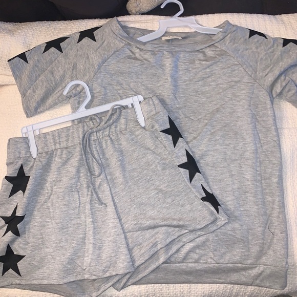 Heather Gray Star Printed Shirt Sleeve Sweatshirt - Picture 8 of 9